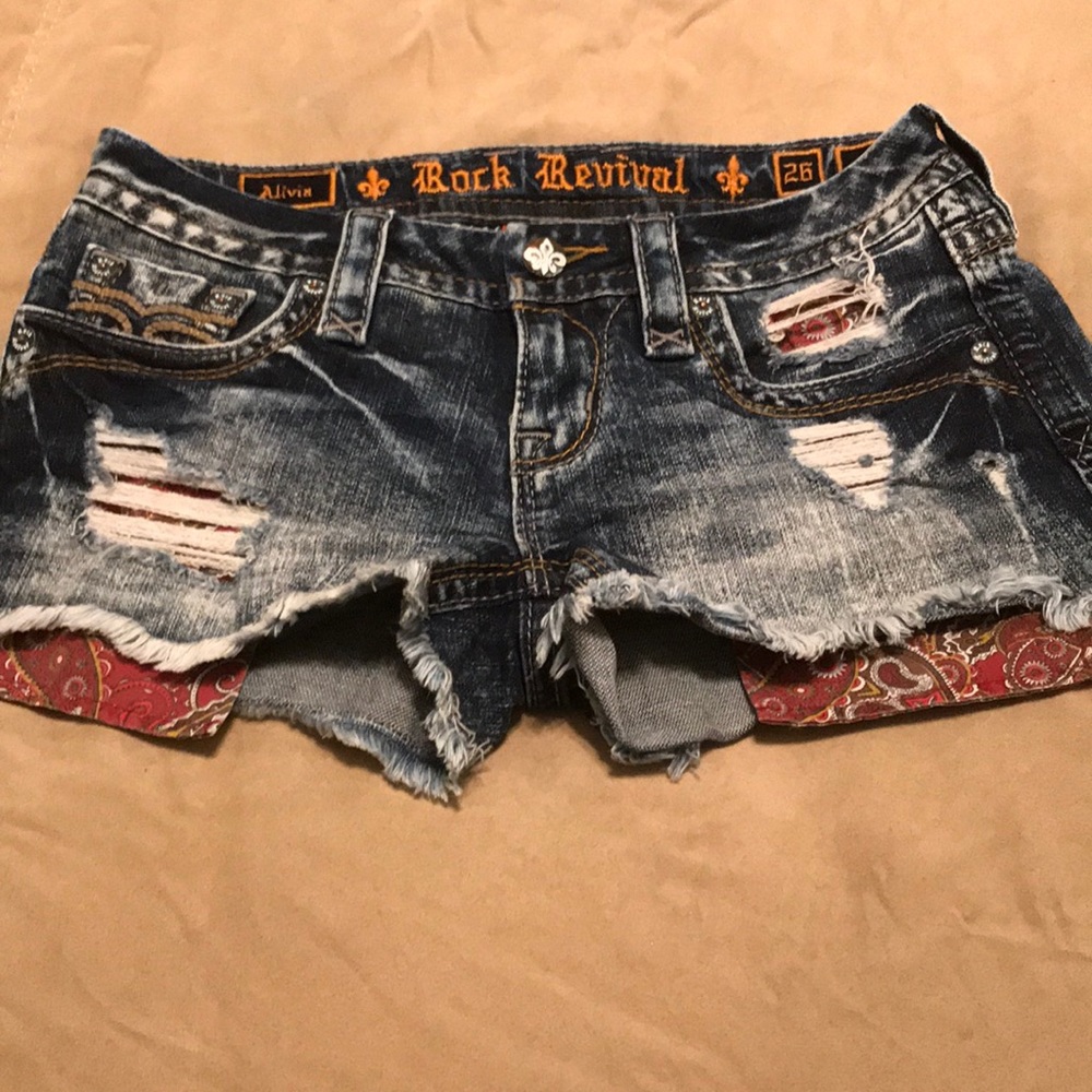 Rare Rock Revival shorts in new condition.Size26